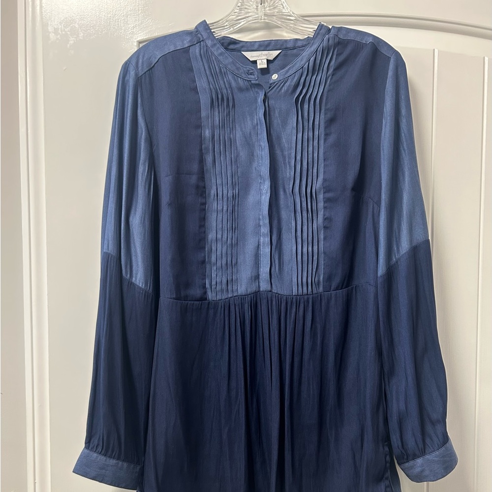 Classic Charming Charlie long blue blouse. Size Large